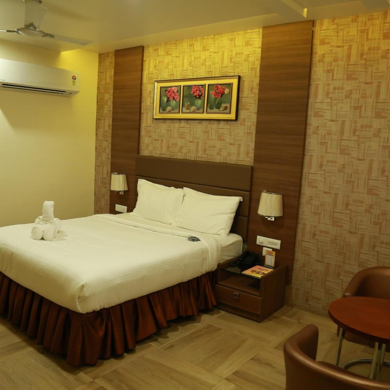 Hotel Svm Grand Medipally Hyderabad Exterior foto