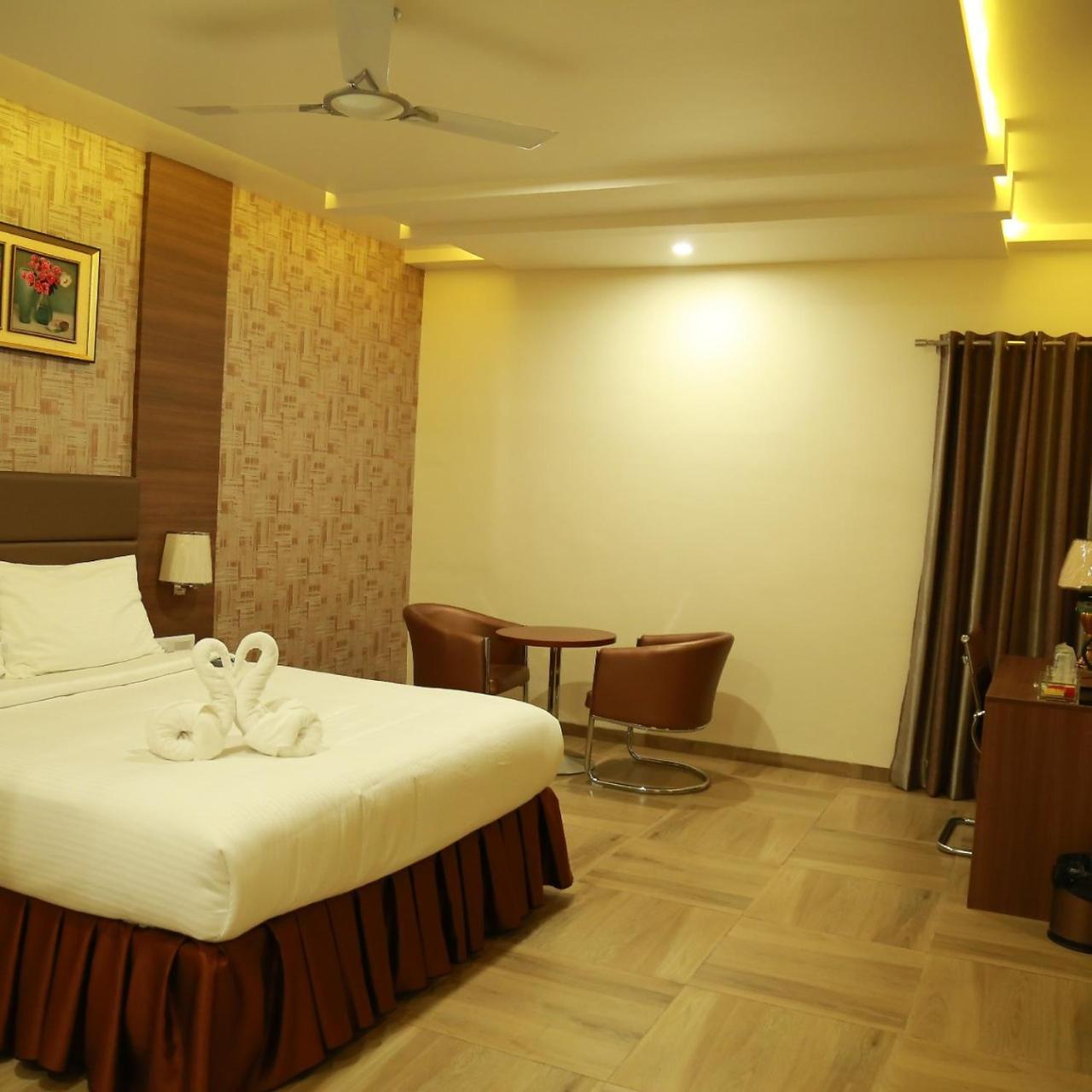 Hotel Svm Grand Medipally Hyderabad Exterior foto