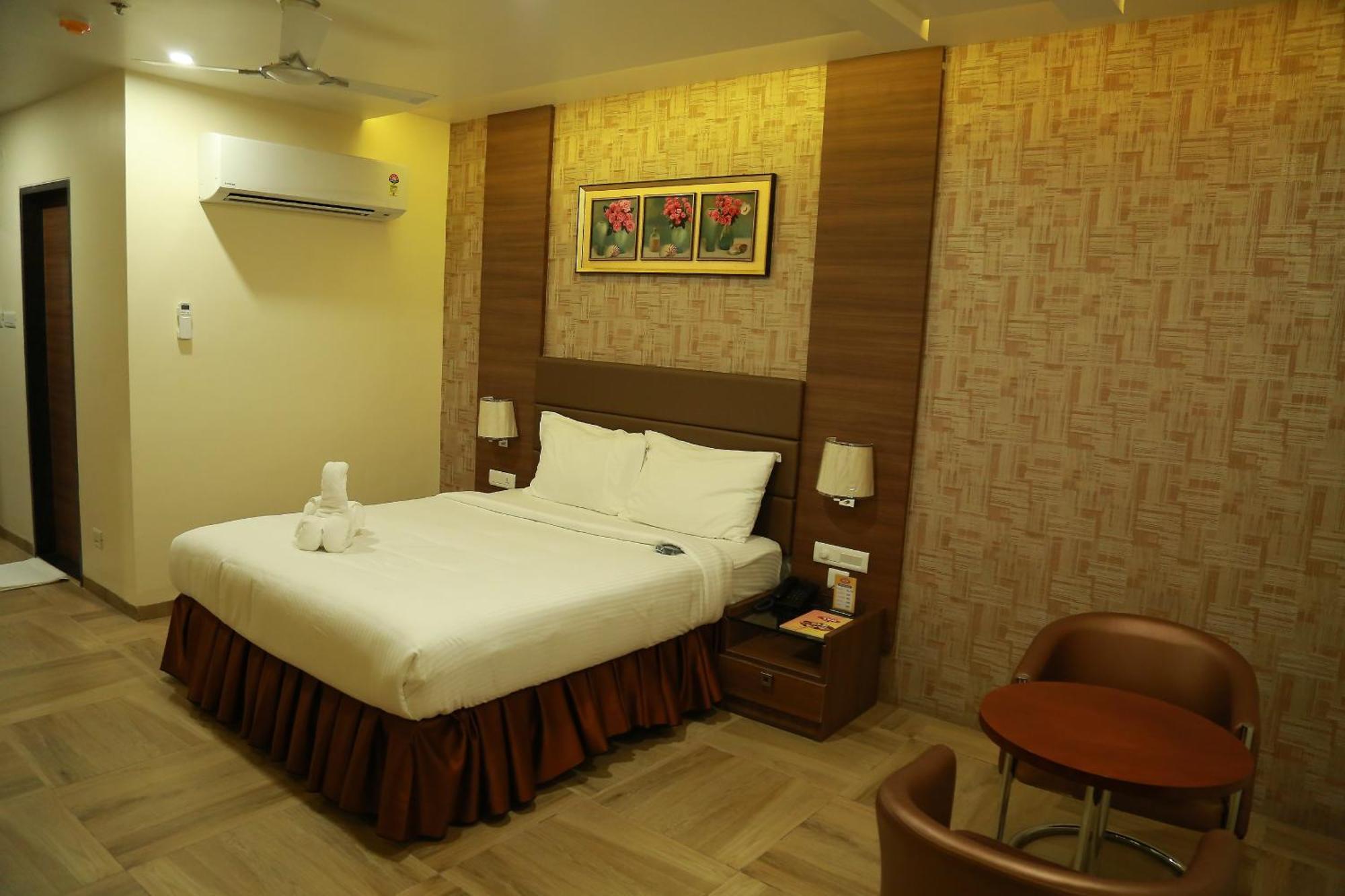 Hotel Svm Grand Medipally Hyderabad Exterior foto